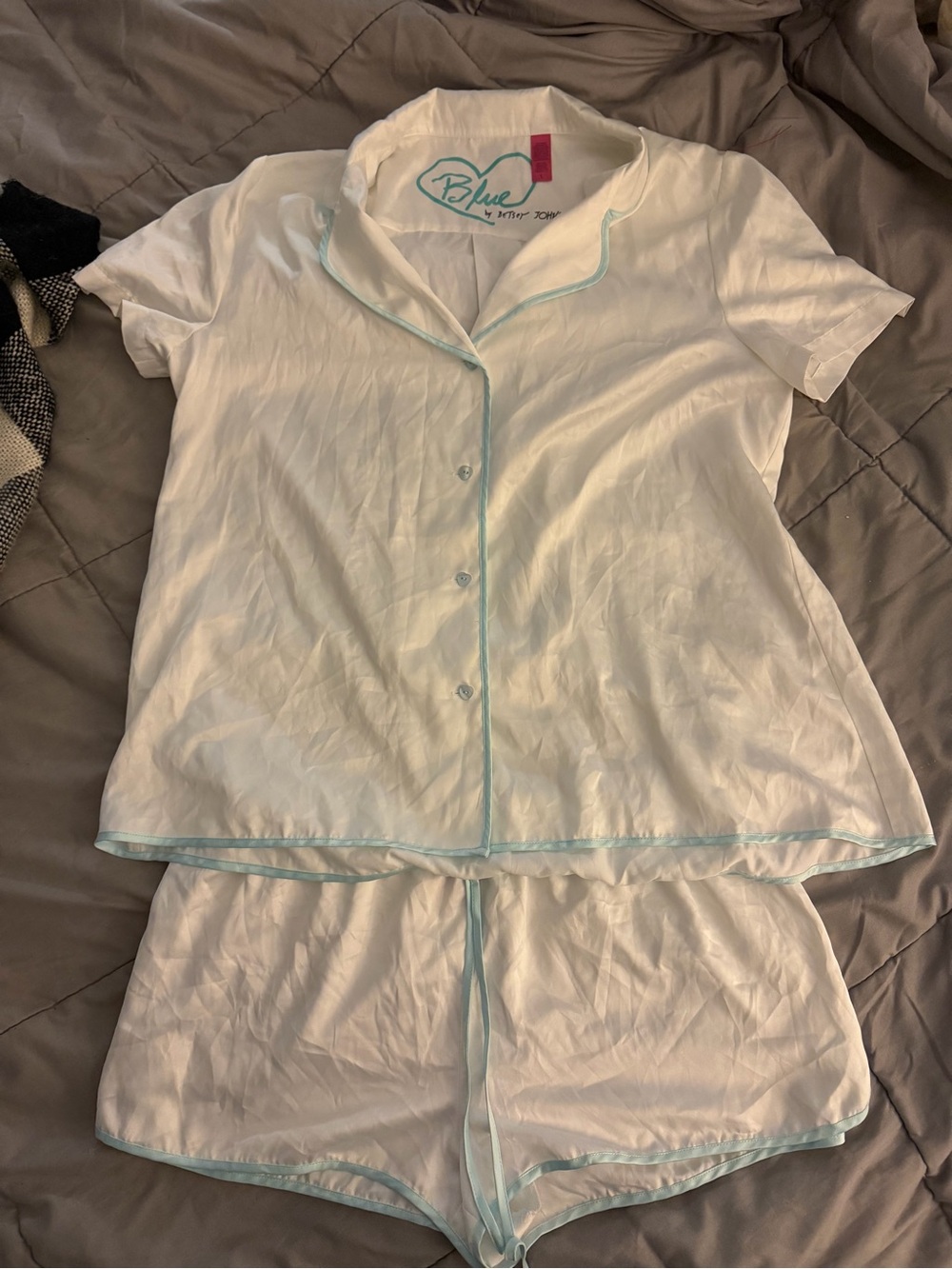 Blue by Betsey Johnson White Short Sleeve Pajama Set with Light Blue Trim